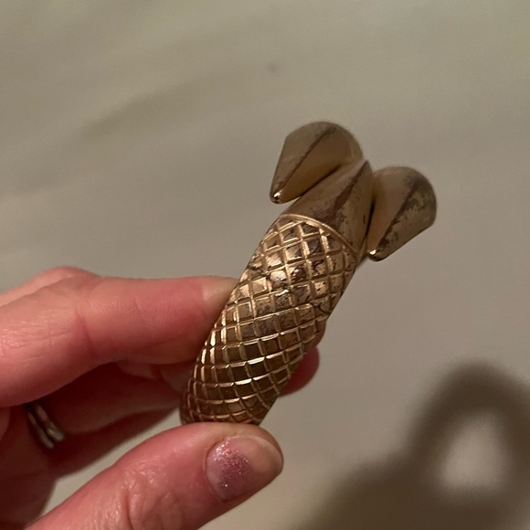 Gold Claw bangle - Picture 4 of 11